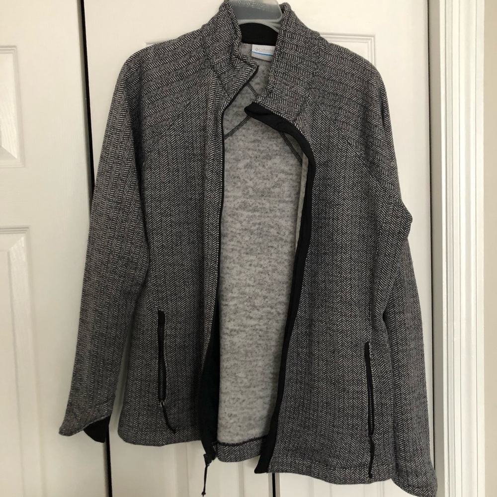 Columbia black and white herringbone fleece jacket